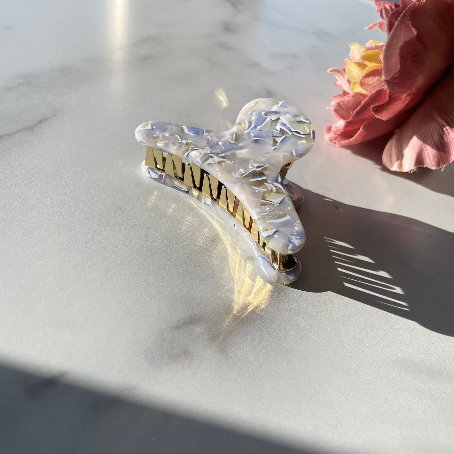 French Claw in Ajisai | Blue White Floral Hydrangea Acetate Hair Clip Gold Strong Stainless Steel