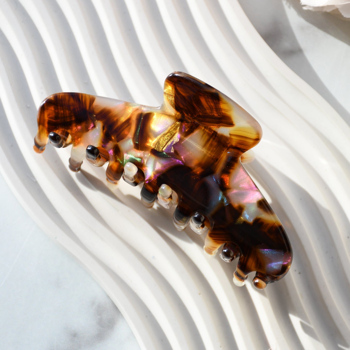 Oval Wave Acetate Hair Claw in Calico | Brown and White Hair Clips Acetate