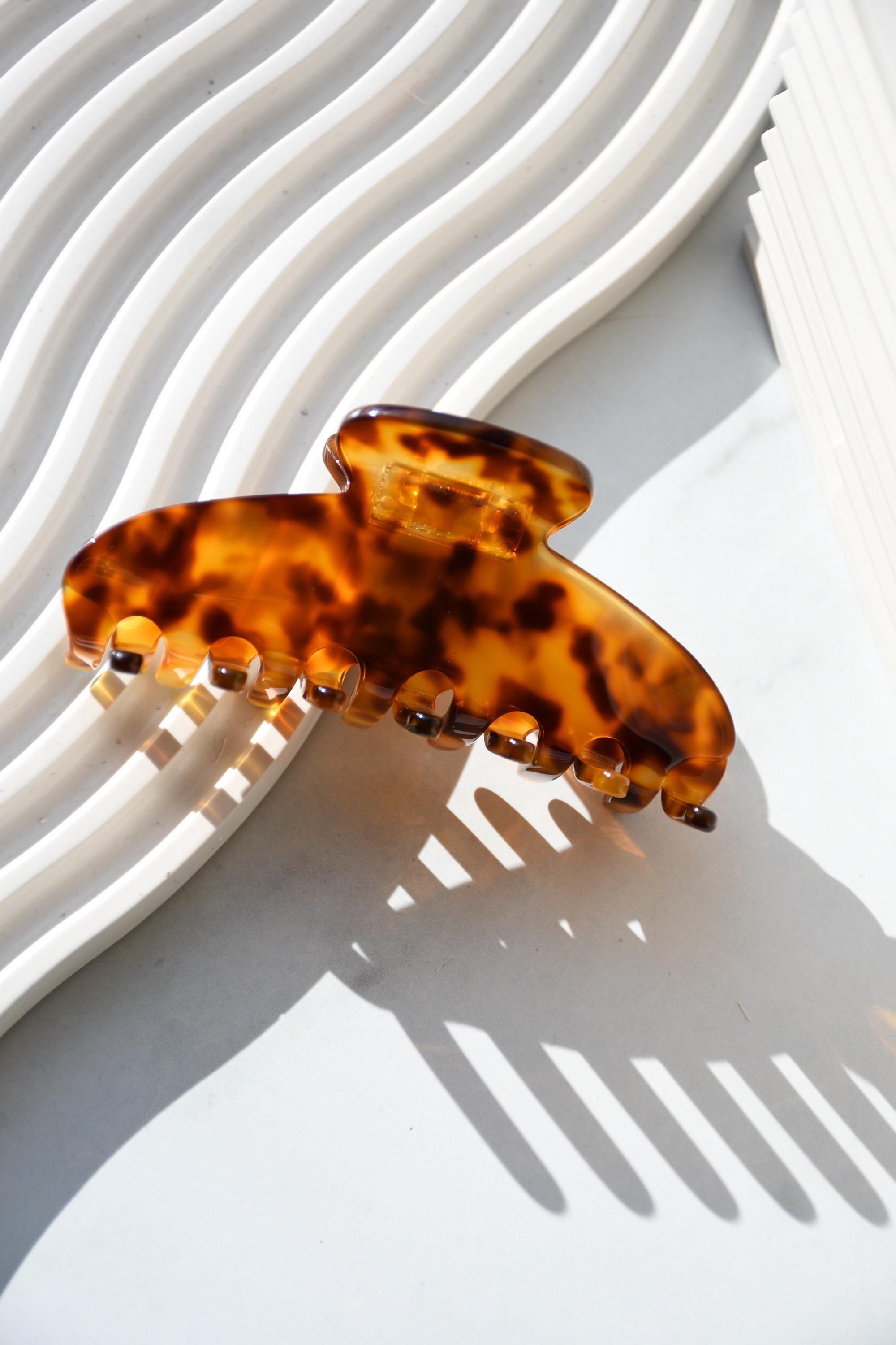 Oval Claw in Classic - All Acetate Hair Claw