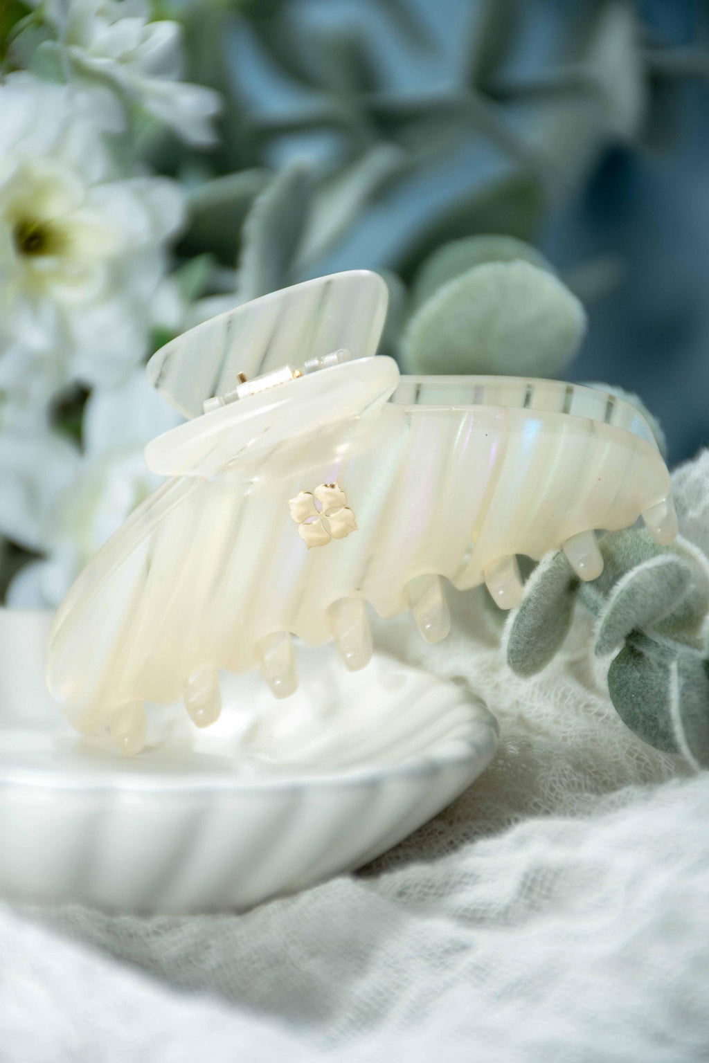 White Opal Mini Claw Hair Clip | Pearlescent Italian Acetate