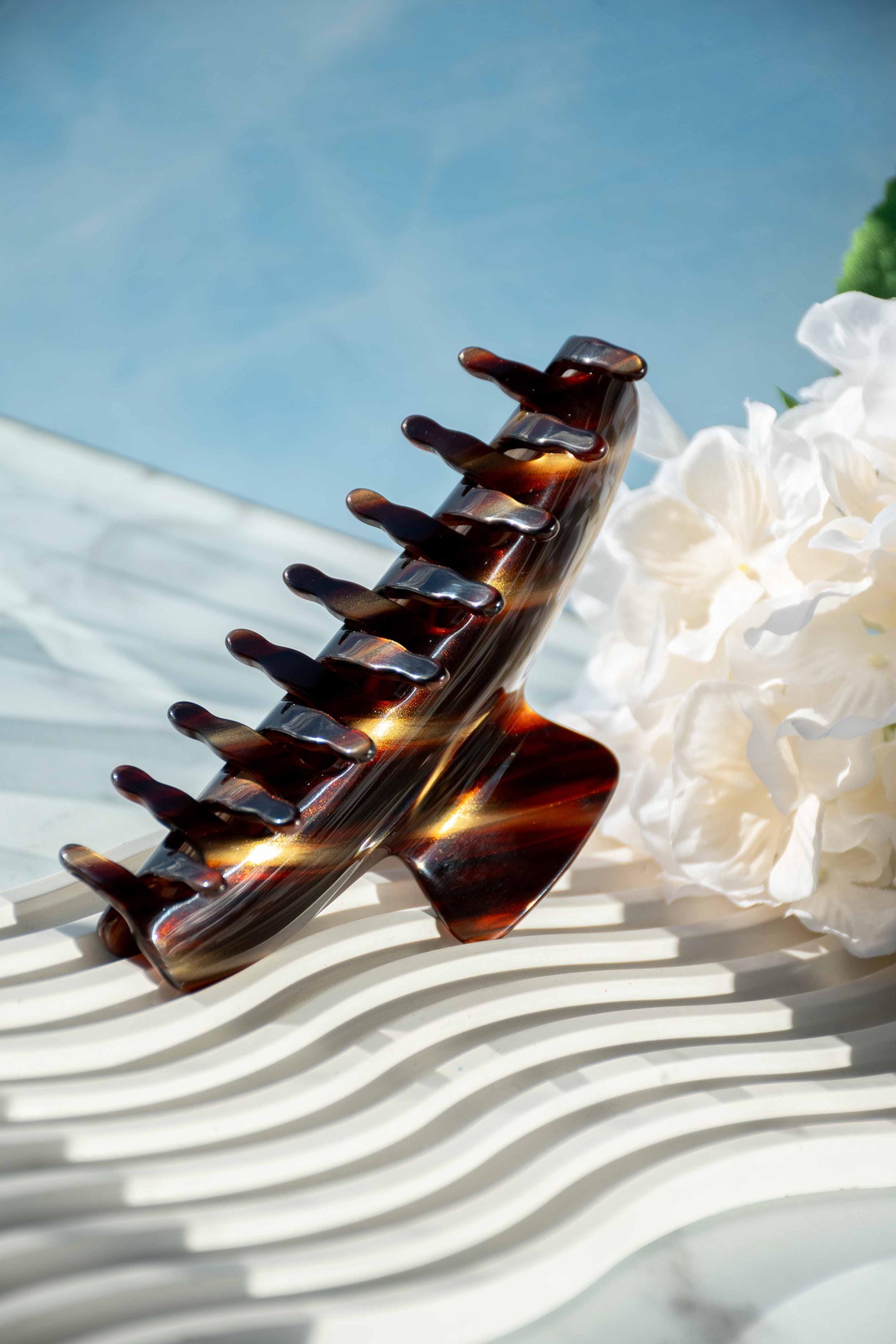 Glamour Grip Wave Claw in Tigers Eye | Bronze Brown Gold Shimmer | Italian Acetate Tortoise Large Hair Clip