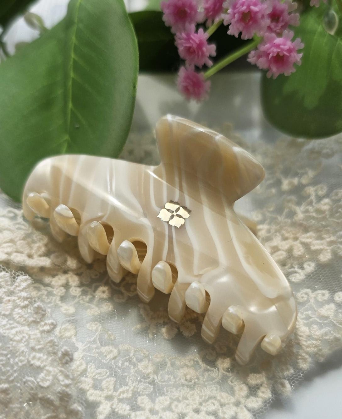 Glamour Grip Mini Claws in Soft Neutrals |  Italian Acetate Small Hair Clip