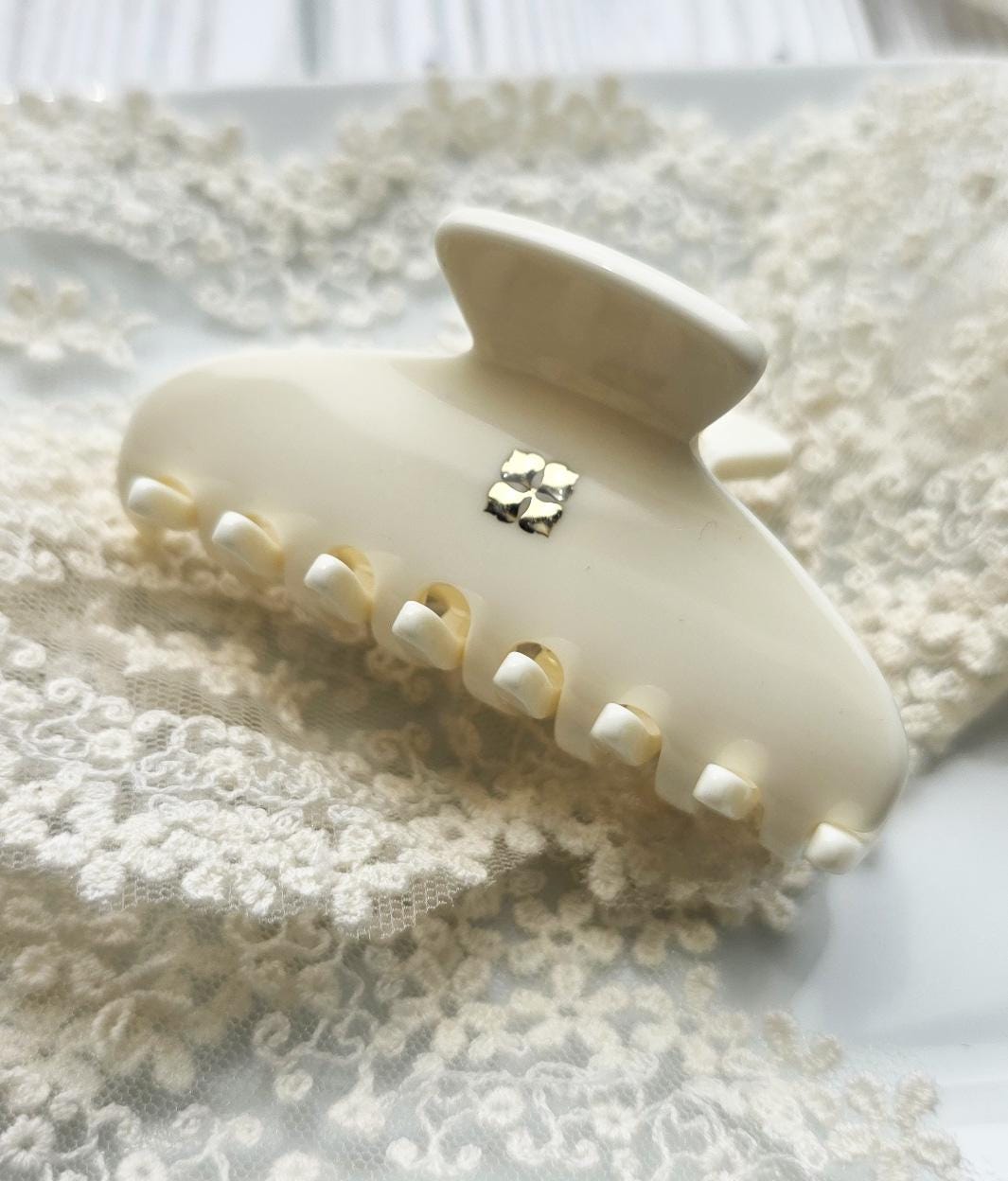 Glamour Grip Mini Claws in Soft Neutrals |  Italian Acetate Small Hair Clip