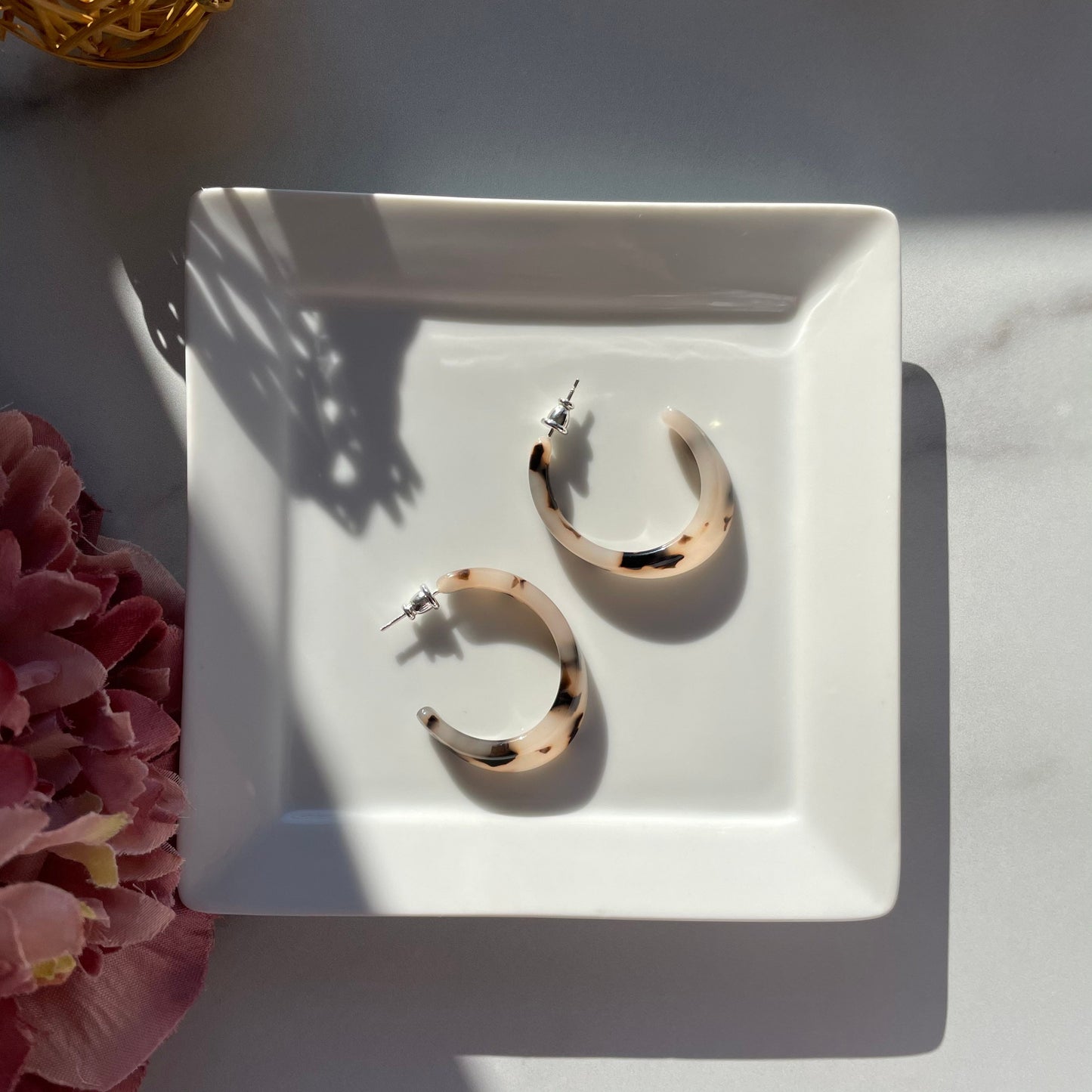 Illusion Hoops in Blonde Tortoise | Tortoise Shell Statement Oval Hoop Earrings Cellulose Acetate Leopard Print 925 Sterling Silver Posts
